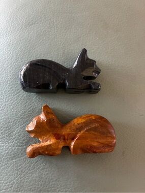 Two stone mini cats decor